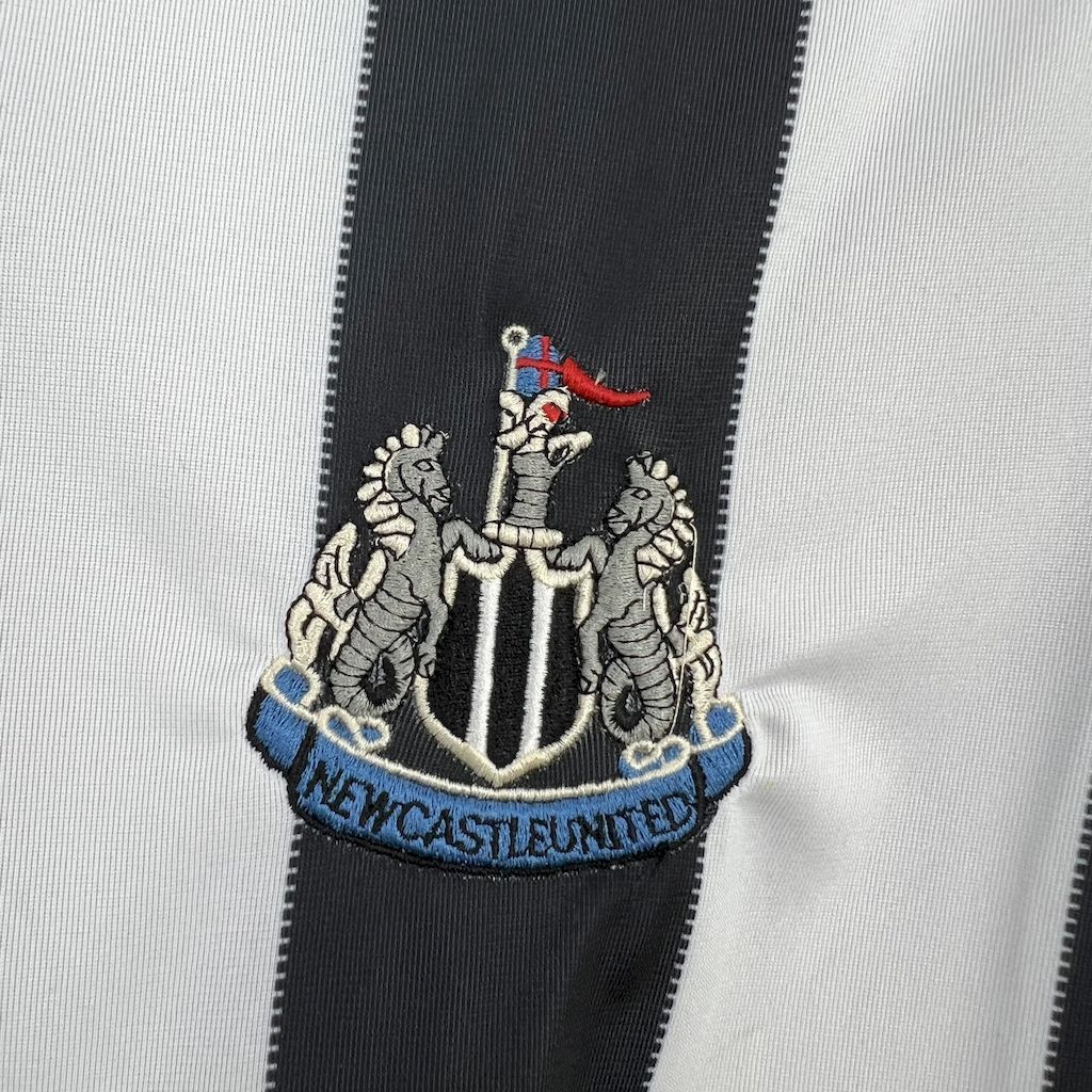 Newcastle United 1999-00 Home Retro Jersey